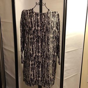 Attention dress